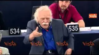 GRECIA, STANDING OVATION PER MANOLIS GLEZOS ALL'EUROPARLAMENTO