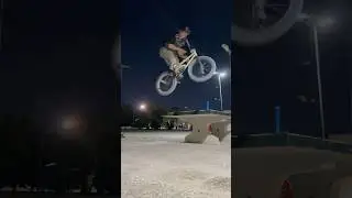 Night street 😵&zwj;💫😵&zwj;💫 #bmx #ridebmx #bike