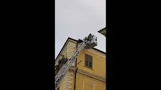Fulmine su comignolo, intervento dei Vigili del Fuoco
