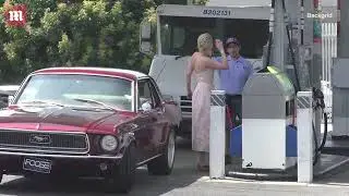 2019 07 09 Amber Heard with her Vintage Mustang at a Gas Station