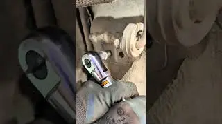 Pneumatic ratchet wrench that improves efficiency