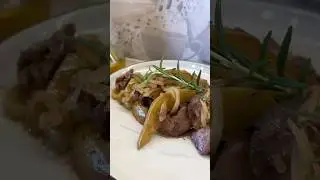 🍐 Tender Chicken Liver with Caramelized Pear and Onion #ChickenLiver #CaramelizedPear #rek #recipes