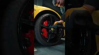 Using a digital torque wrench on Ferrari #howto #tireshop #carlovers #didyouknow #wheels #carcare
