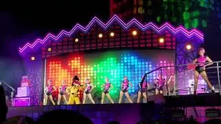 Max Live! (Stand Out)