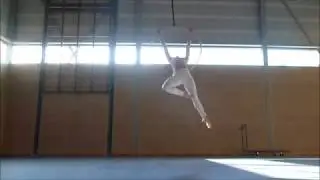Danseres en Luchtacrobaat J.D. Swing &bull; Aerial Hoop Solo 2019 &bull; artiestvooru.nl