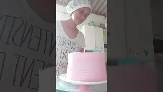Confeitando um lindo bolinho comigo 🤗 Bolo de chantilly.