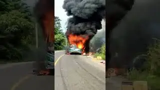 Astaghfirullah Bus kebakaran di jalan lintas Sumatera