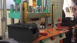 Hungarian customer using injection molding machine