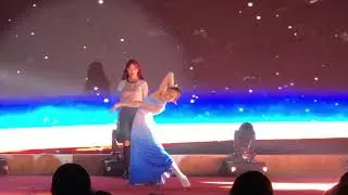 Jennifer Li's stage performance