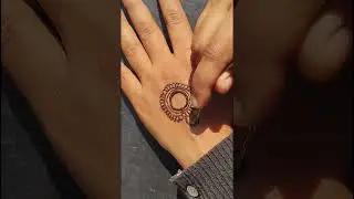 Beautiful back hand circle mehndi design 💗🫶 #ytshorts #hennadesign #henna