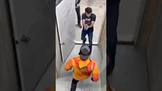 Законно / Незаконно? Стоило ли ему вместо этого учиться драться?