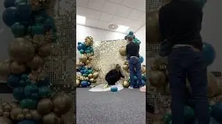 💫💚EVENT DECOR💚💫 #eventstyling #partyballoons #balloonartist #sequinwall #balloondecoration