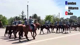 Parada Militar 2025: H&uacute;sares de la Reina (Honores del Regimiento Granaderos al Presidente) 