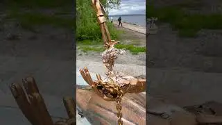 Вот такая русалка живёт в Кандалакше.