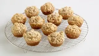 Martha Stewart&rsquo;s Classic Crumb Topping For Muffins, Coffee Cake, & Pies | Martha Bakes | #Shorts