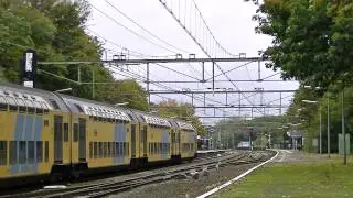 Treinen op station Santpoort Noord - Herfst 2012