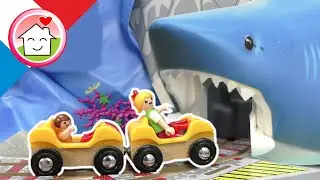 Playmobil en francais La famille Hauser fait les montagnes russes Shark Ride - parc d'attractions
