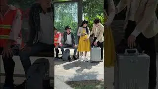 Тонкий поступок джентльмена на публике [КОНДА НГУЕН] #кондангуен #доброта #хорошийчеловек #уважение