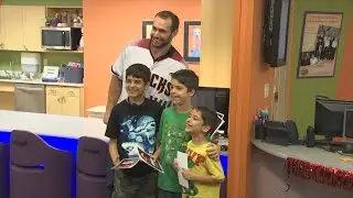 Goldschmidt volunteers at Phoenix Children's Hospital