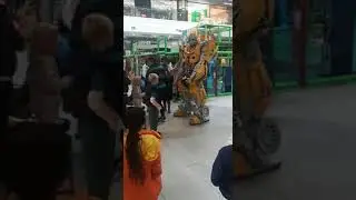 WATCH Shoppers Get Excited by Massive Transformers-Like Robot in Baywest Mall