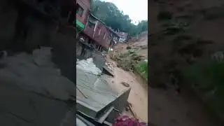 CINCO MUERTOS Y UNA PERSONA DESAPARECIDA DEJA DESLIZAMIENTO EN SABANETA, ANTIOQUIA.