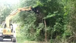 Roadside clearing with your excavator and the Brush Wolf 4800X