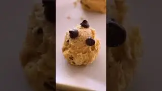 Peanut Butter Chocolate Chip Cookies!