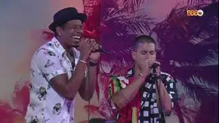 PA e Arthur cantando 'Love Yourself'