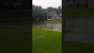 The road geting flooding Beaumont tx hurricane Harvey   2017