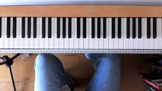 Right hand leading in pop piano comps