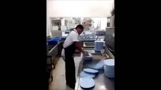 Como lavar los platos r&aacute;pidamente