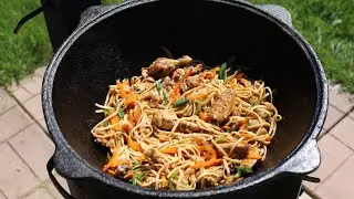 КУРИНЫЕ КРЫЛЬЯ С ЛАПШОЙ И ОВОЩАМИ В КАЗАНЕ НА КОСТРЕ