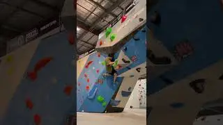 Drop-knee while mantling