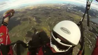 Ewa Wisnierska & Mad Mike Küng - Paragliding Tandem head over jump from hot air baloon