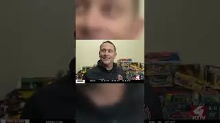 Пожарные из Су-Сити закупают игрушки для Армии спасения.