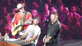 Luke Bryan, Dustin Lynch, & Randy Houser - Sugar (Chicago, IL)