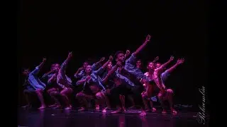 Cuerpos Apilados en el Espacio - Grupo de Danza Contempor&aacute;nea UT by Alejandro Gardi