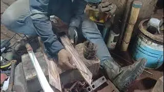 Masih sama dengan yg kemaren....PEmbuatan sarung dan gagang holok patimura