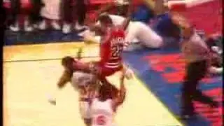 I Wanna Be Like Mike - Michael Jordan's Top 10 Dunks