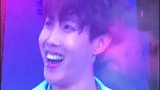 Hoseok&lsquo;s reaction when ARMY is chanting &lsquo;J-HOPE&rsquo; (Wembley Stadium, 02/06/2019)