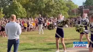 Quincy Notre Dame students spread school spirit at elementary schools ahead of homecoming