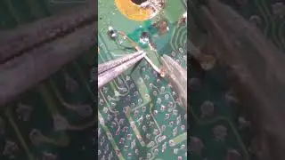CPU reballing, point CLK endommag&eacute; - Switch OLED #short #soldering #switch #jailbreak #repairtips