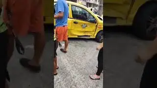 Fuerte choque entre taxi y auto particular en plena v&iacute;a urbana#accidentesdeauto #noticias