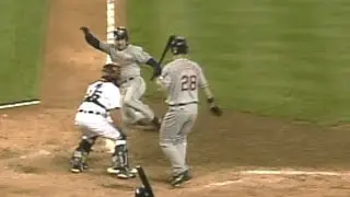 Omar Vizquel steals home without a throw