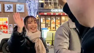 名古屋でファンの方にかっこつける岡田