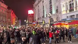 Wuwuwu, dancing