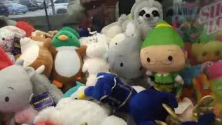 (Sugarloaf)Toy Shoppe Claw Machine @Walmart $5.00 Challenge battle of a  weak Claw