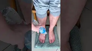 Just put vinegar on your feet and wait for morning! #health #feet #tips