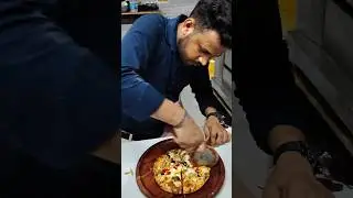 viral short video pizza ki cutting 🍕 Viral short video 📸 viral pizza video 📸 viral youtube #pizza