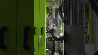 Video of ISBM Machine and Mold Producing PETG Bottles in Chinaplas 2023